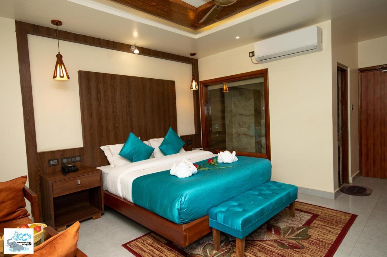 Kc'S Home Sauraha Bagian luar foto