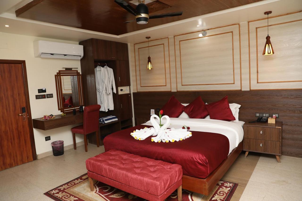 Kc'S Home Sauraha Bagian luar foto