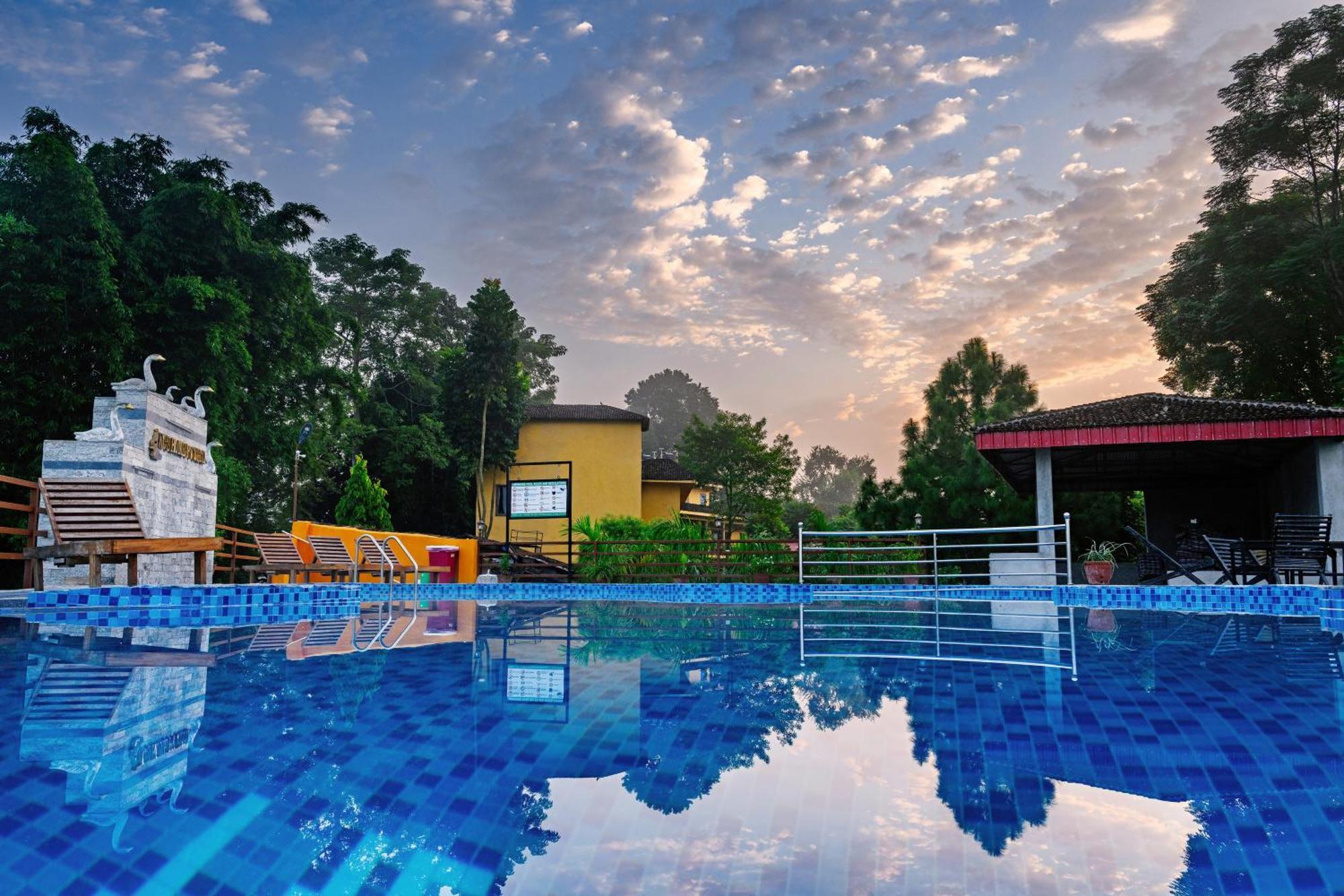 Kc'S Home Sauraha Bagian luar foto